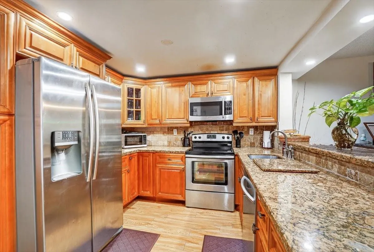 7950 W Mcnab Rd, #302