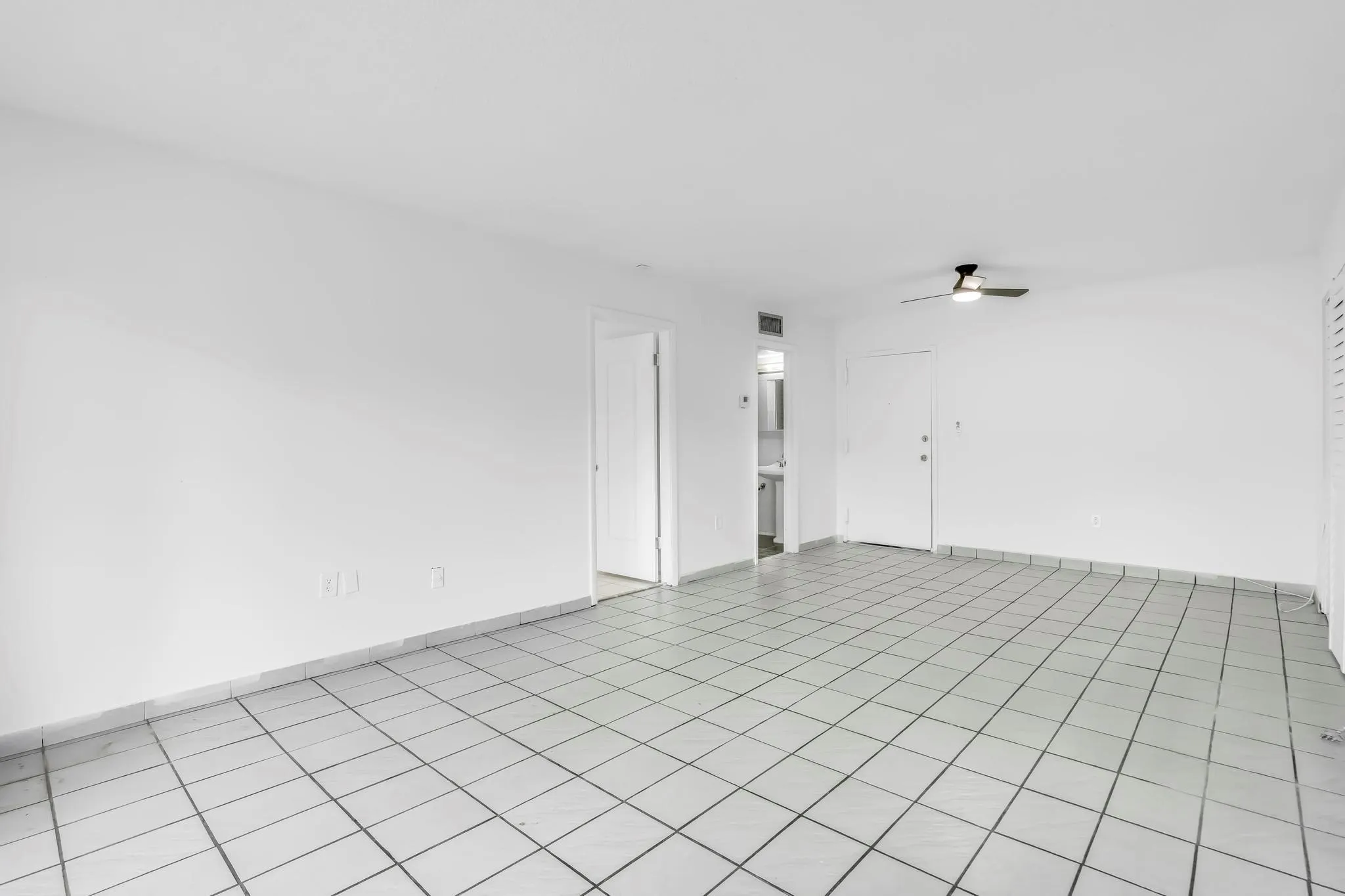 4707 NW 7th St, #110