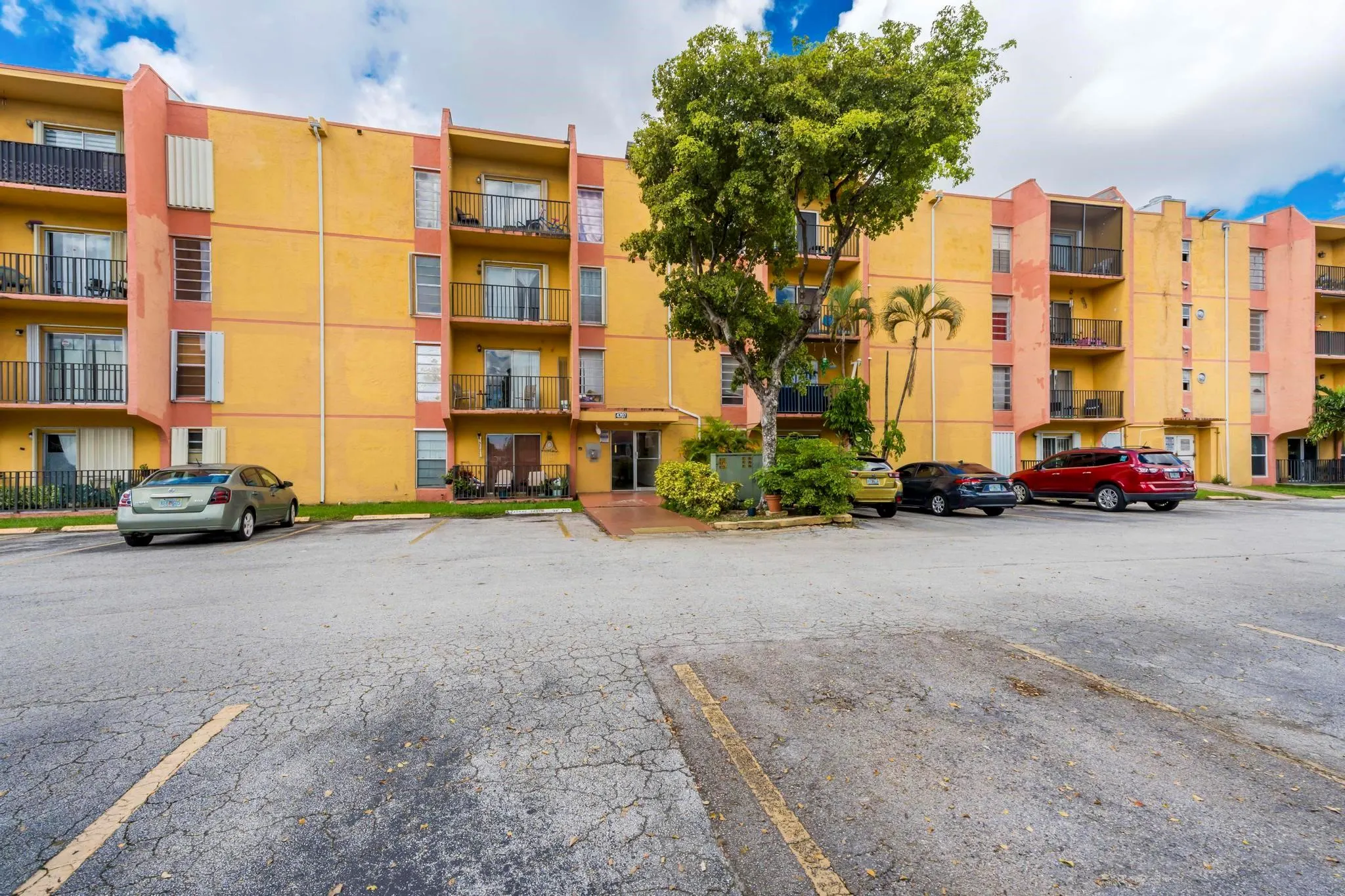 4707 NW 7th St, #110