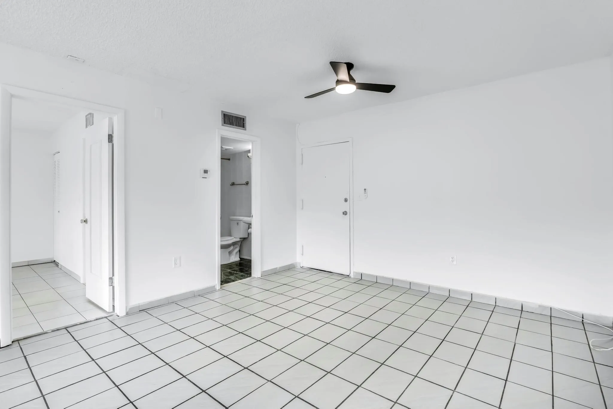 4707 NW 7th St, #110