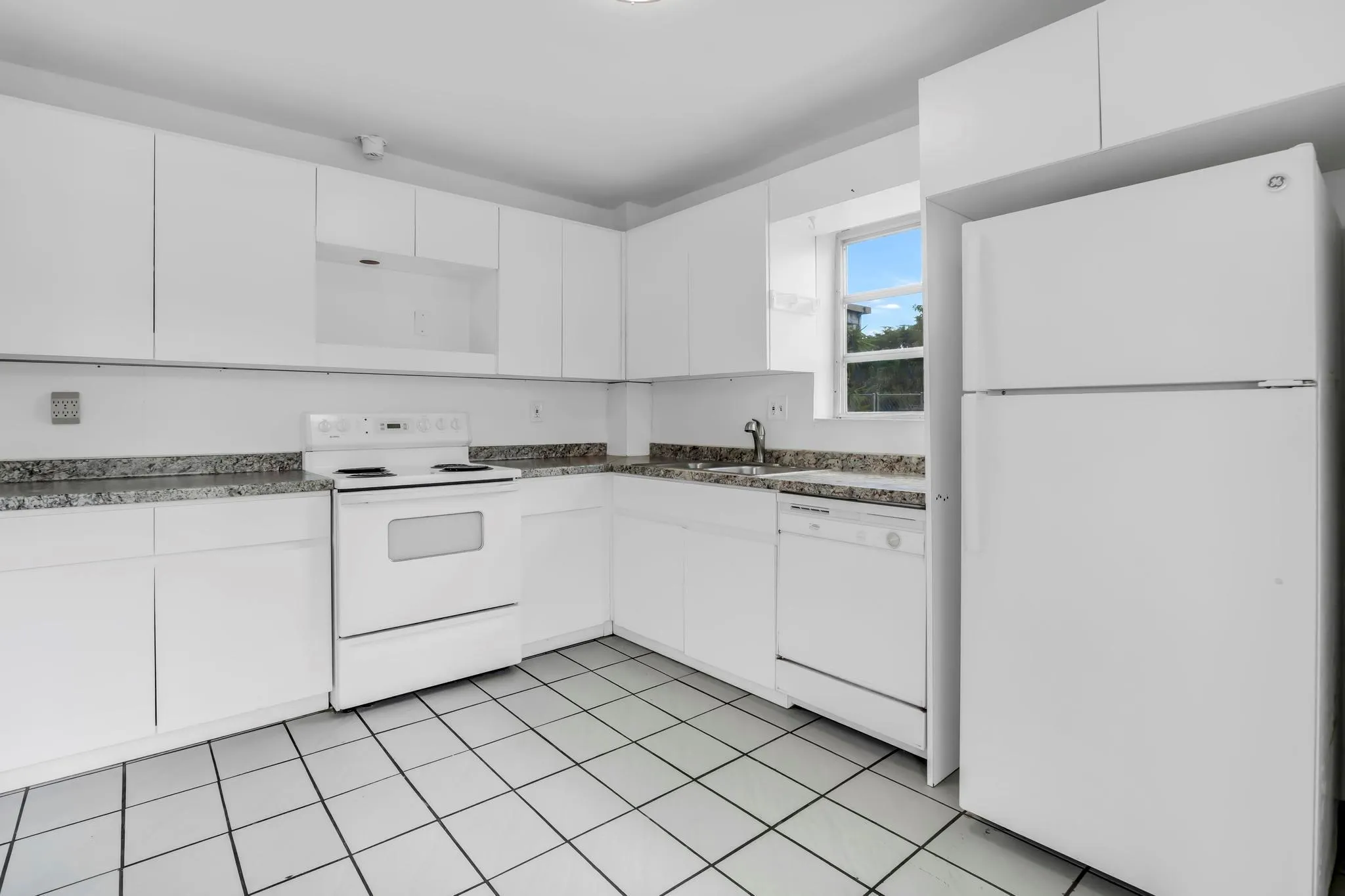 4707 NW 7th St, #110