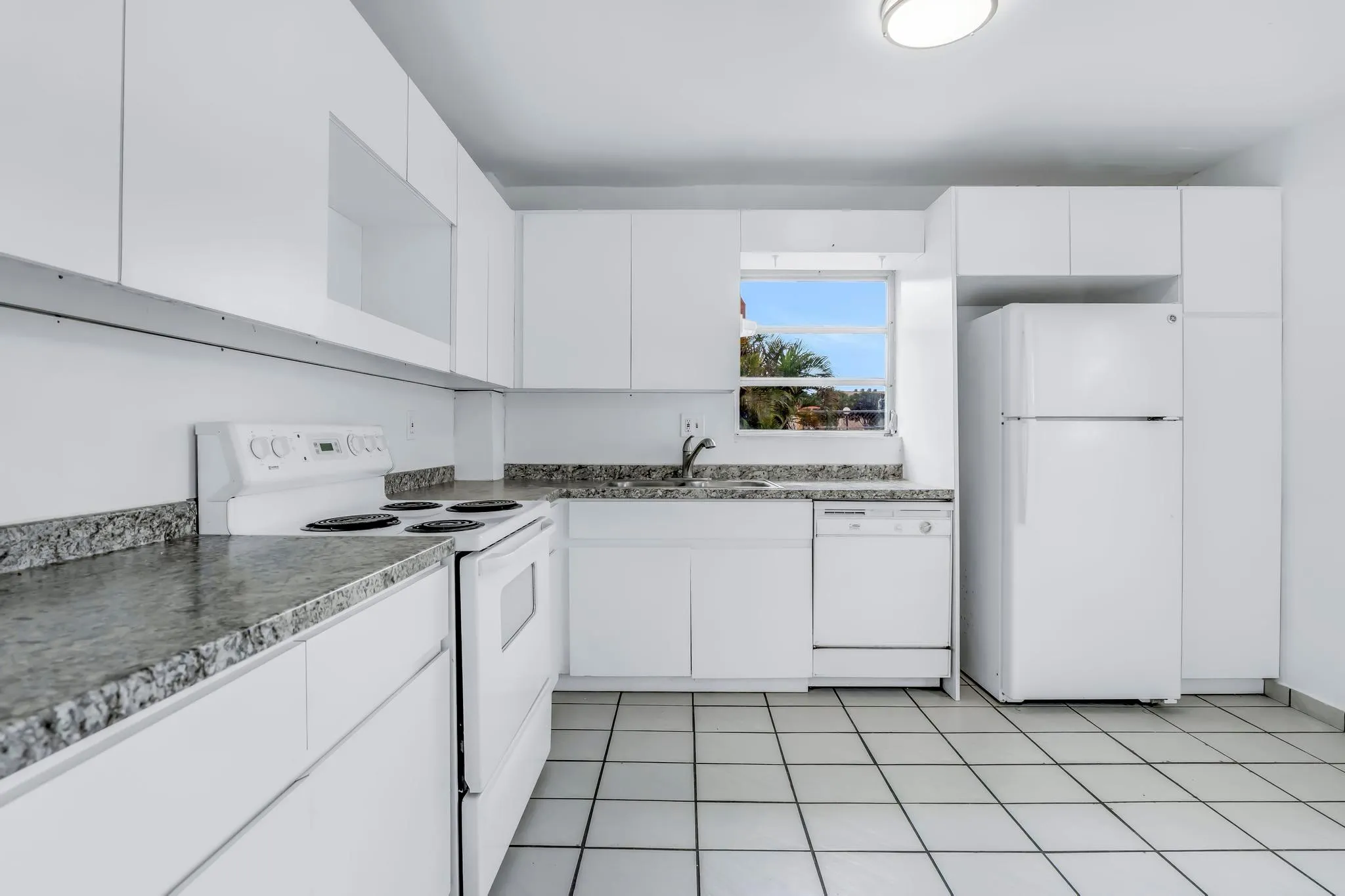 4707 NW 7th St, #110
