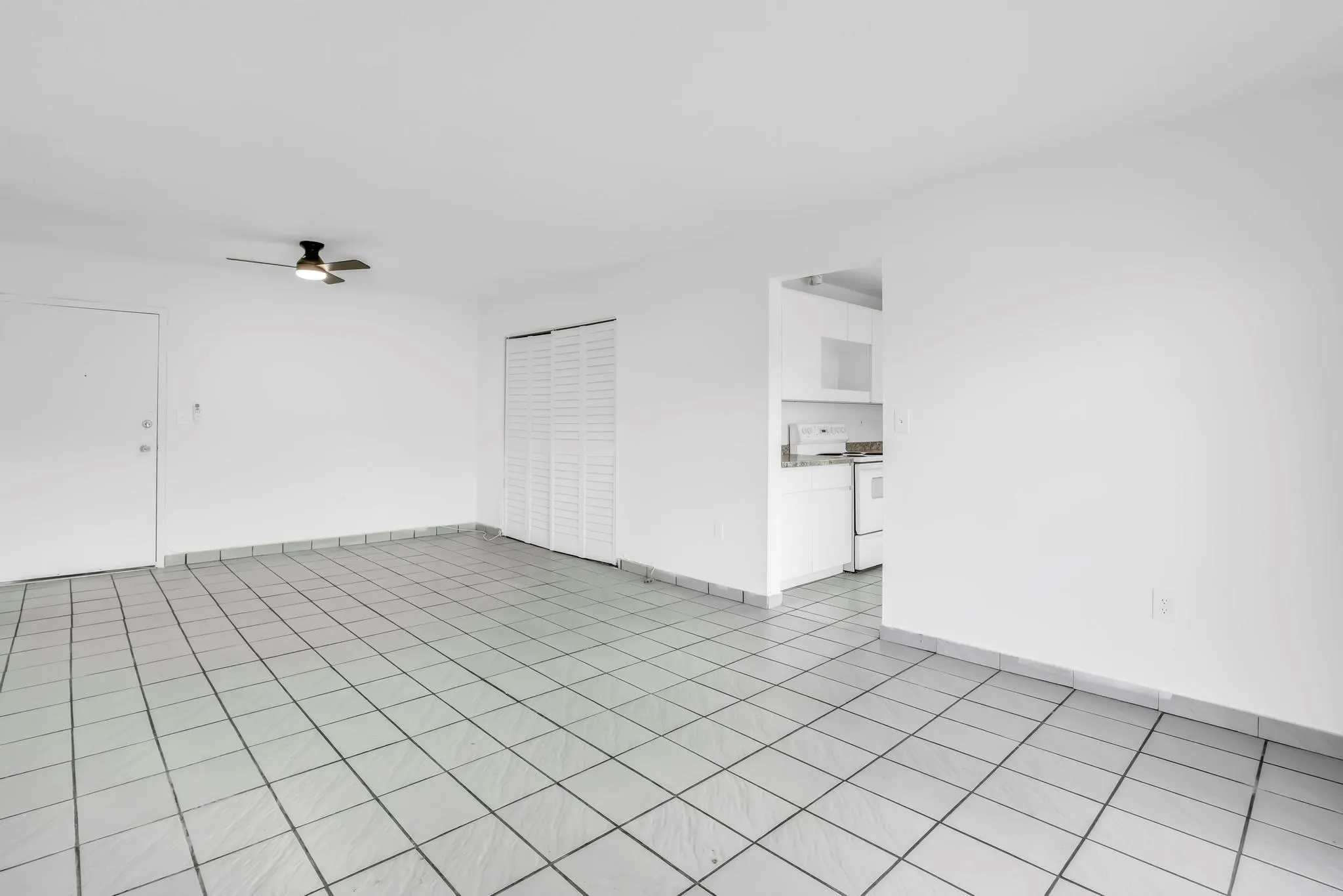 4707 NW 7th St, #110