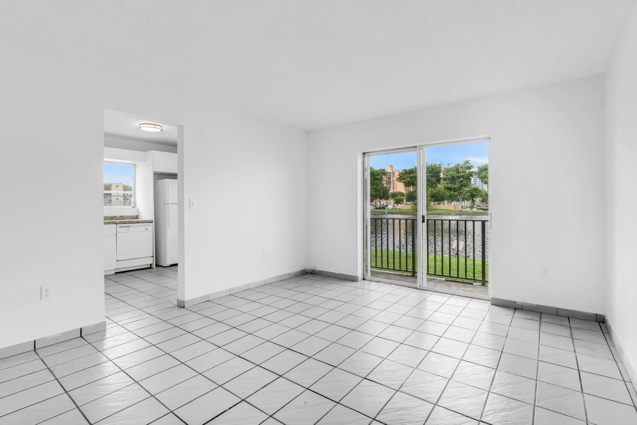4707 NW 7th St, #110