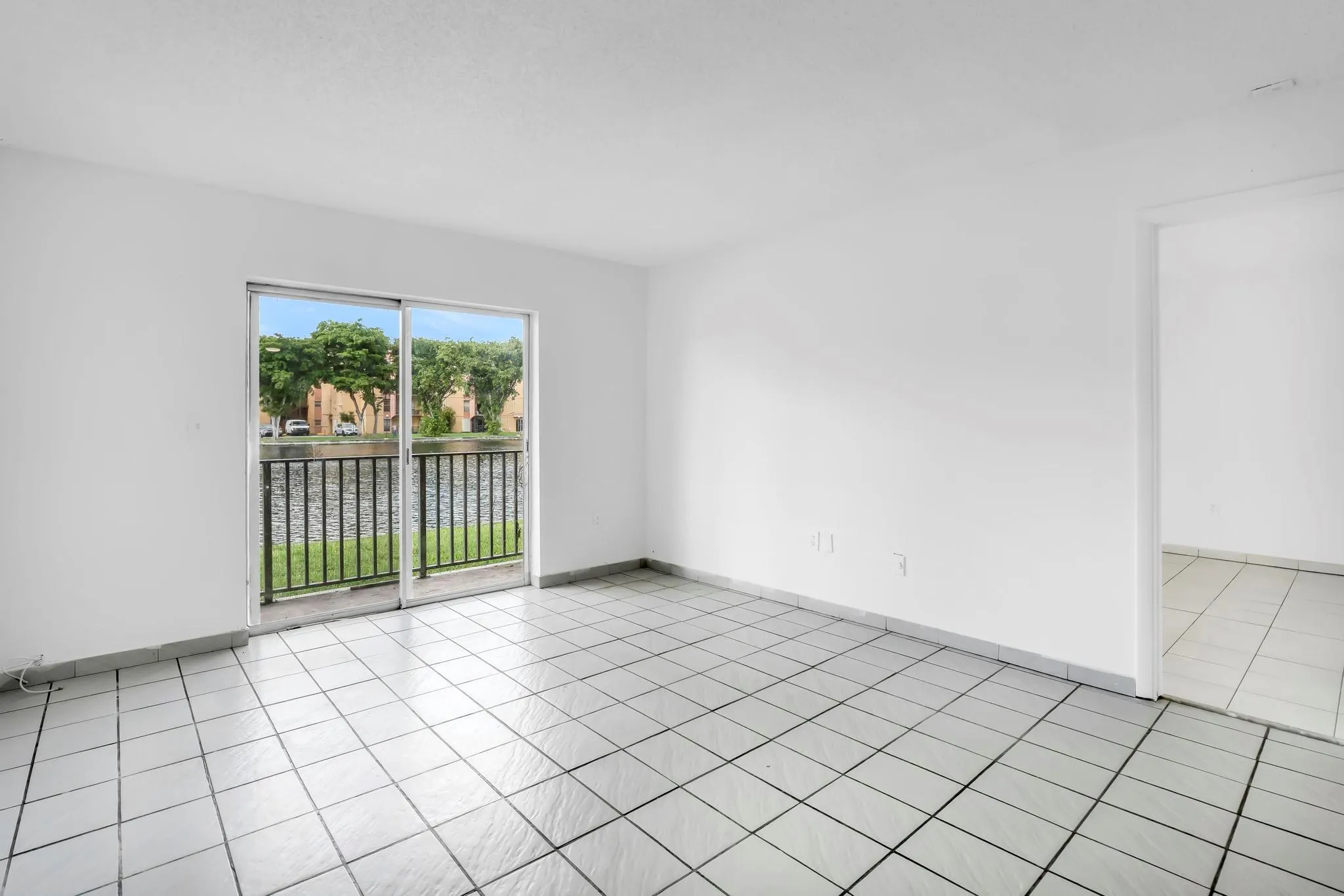4707 NW 7th St, #110