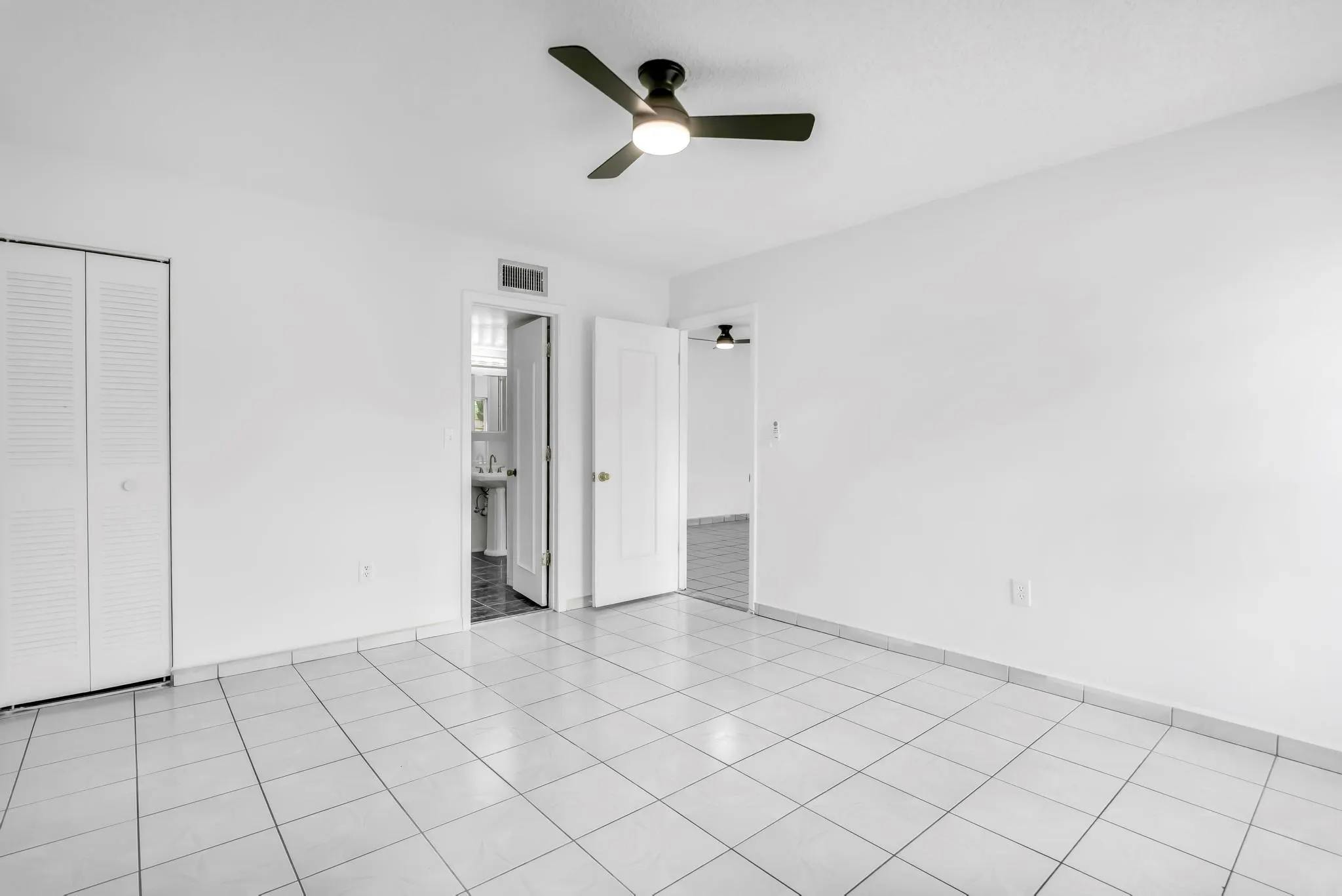 4707 NW 7th St, #110