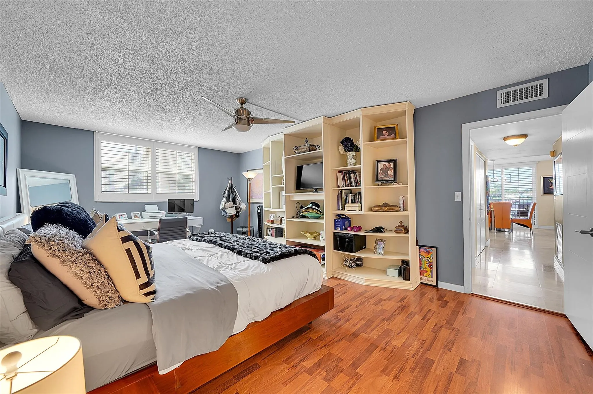 1401 S OCEAN DR, #204