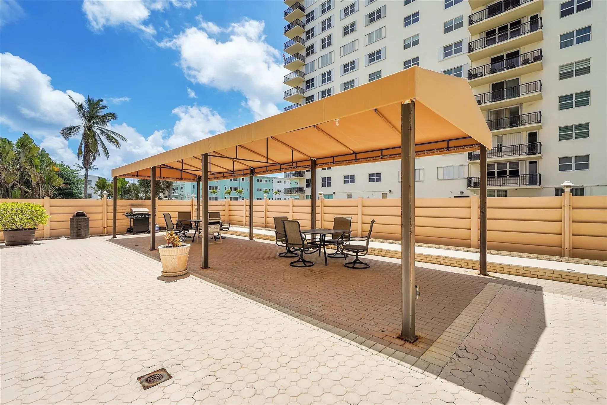 1401 S OCEAN DR, #204