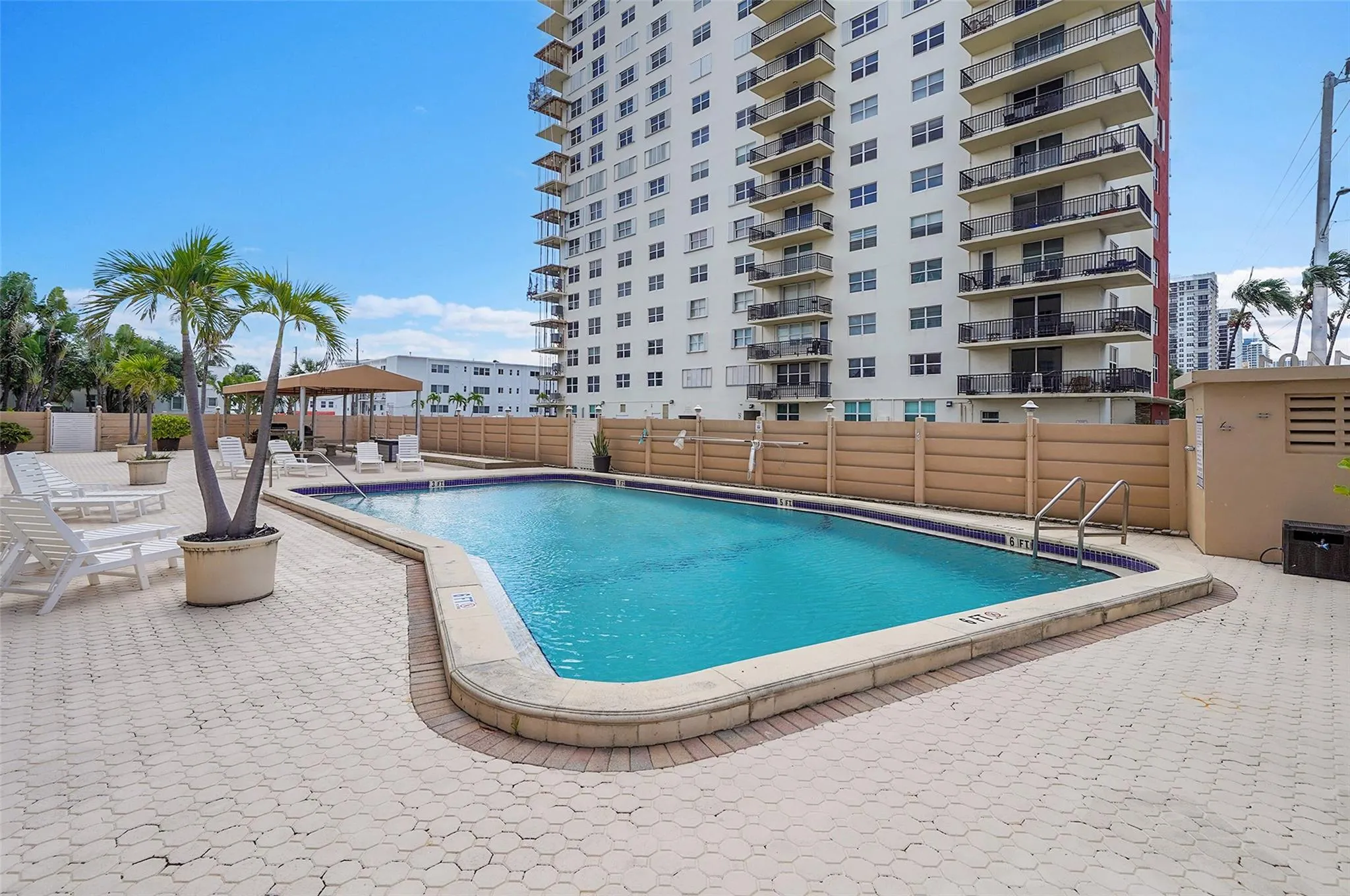 1401 S OCEAN DR, #204