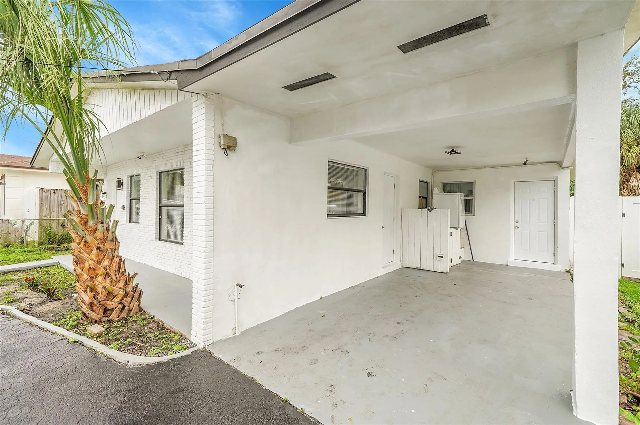 2784 NW 9th St