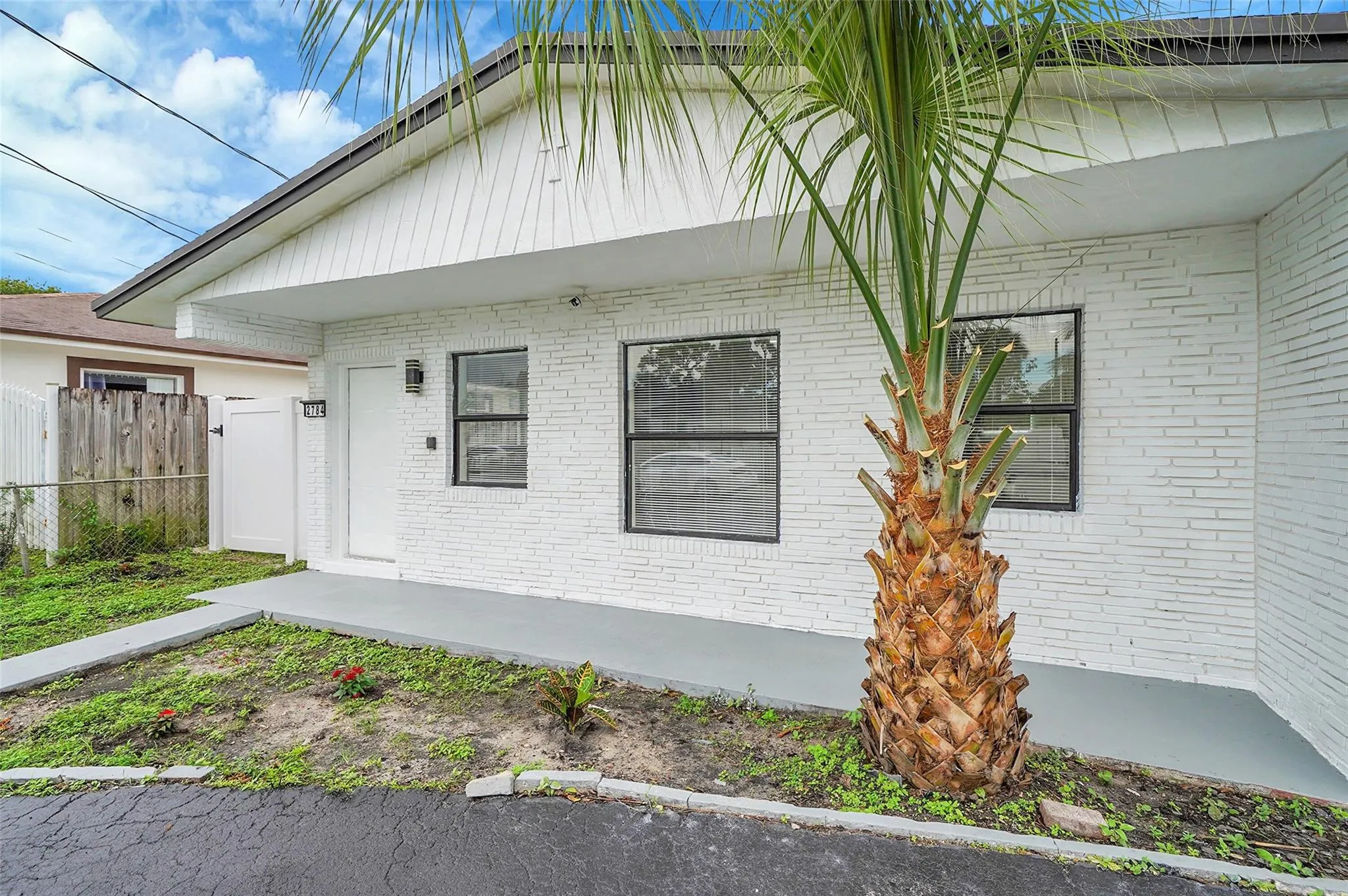 2784 NW 9th St