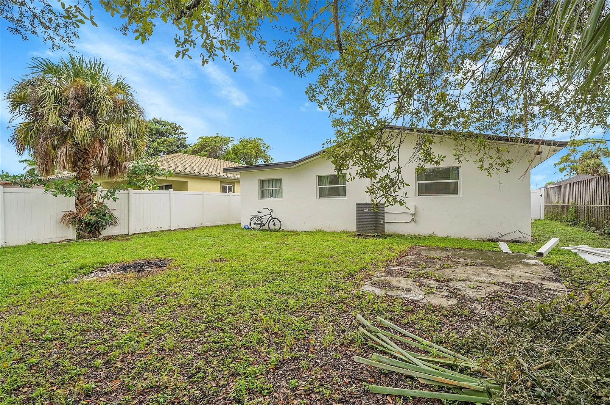 2784 NW 9th St