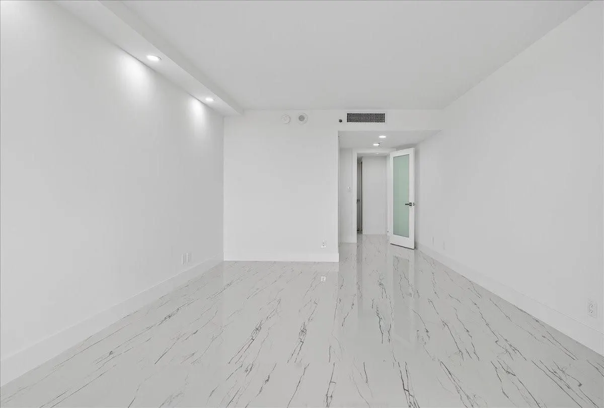 2480 Presidential Way, #902