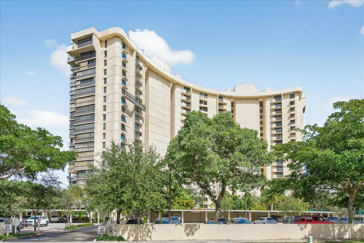 2480 Presidential Way, #902