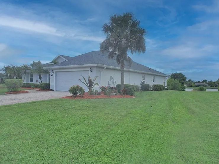 935 Southlakes Way