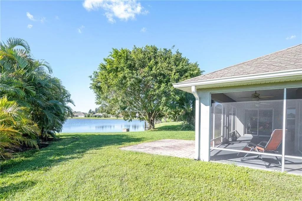 935 Southlakes Way
