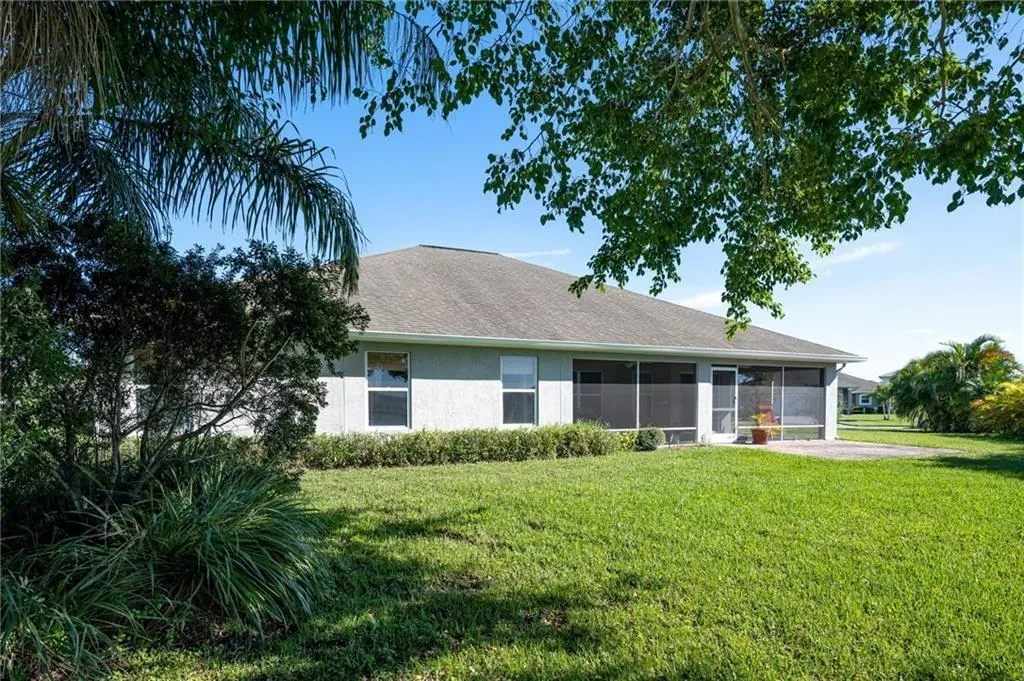 935 Southlakes Way