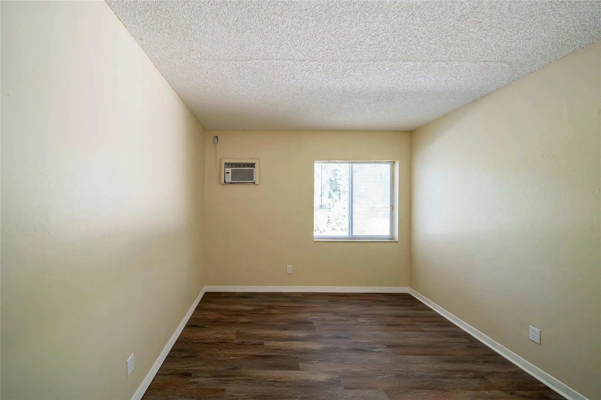 115 NE 4th St, #4
