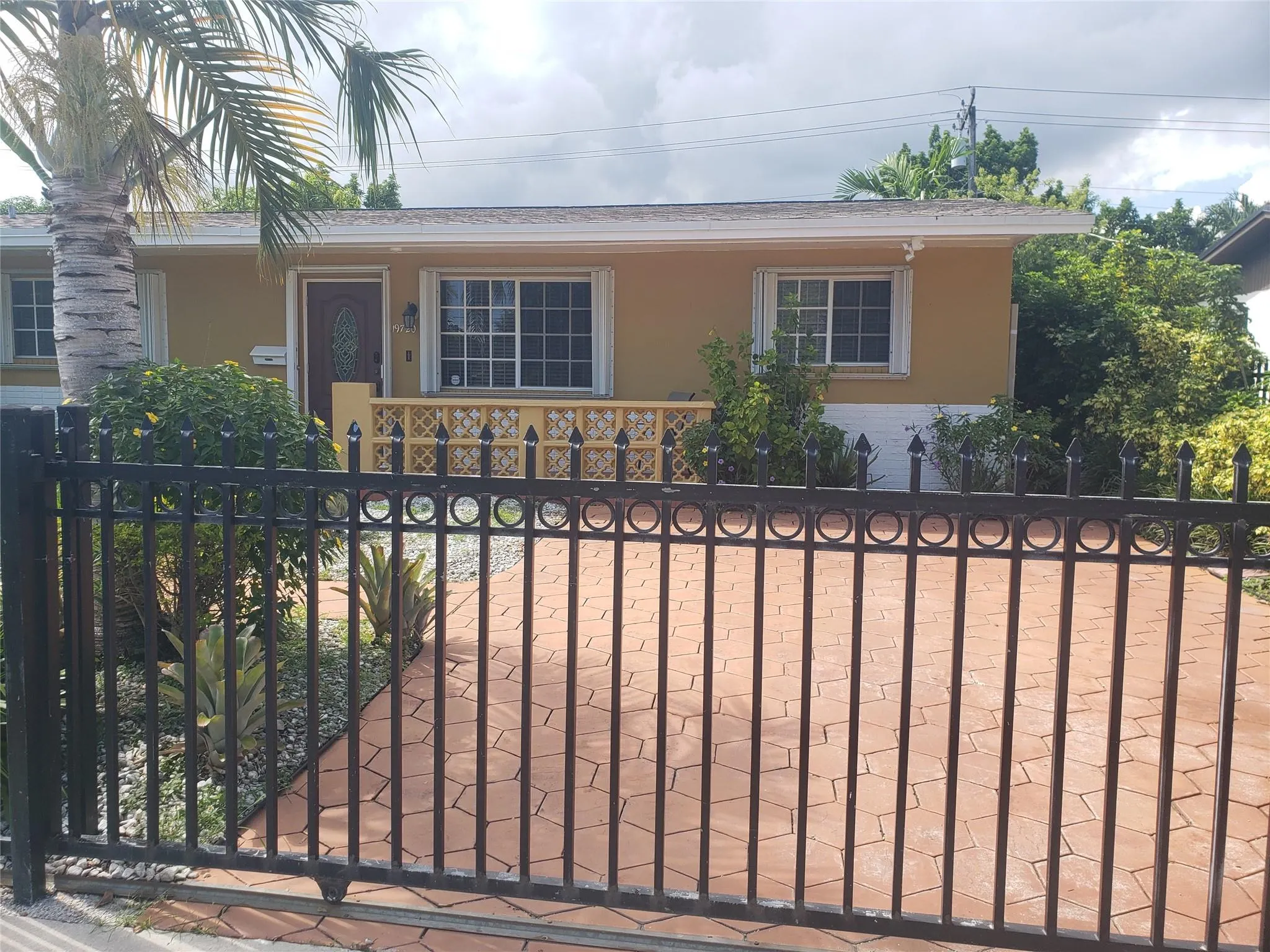 19720 NE 10th Ct