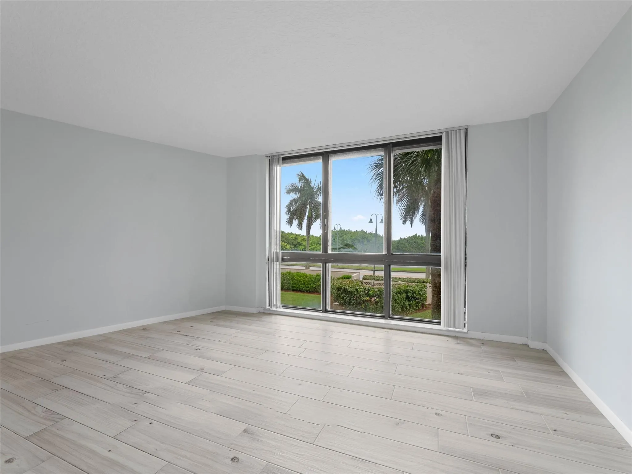 801 S Ocean Dr, #205