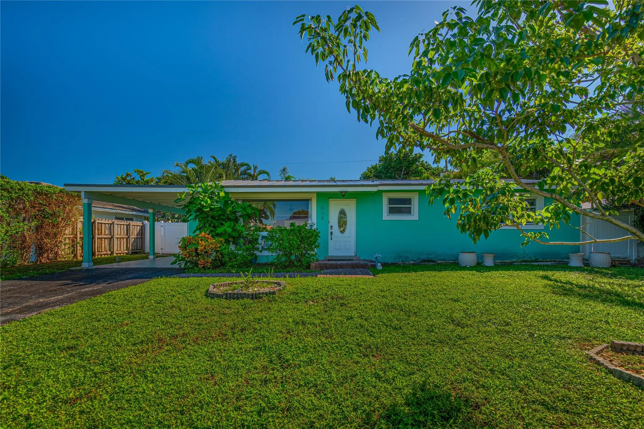 608 NE 24th Ave