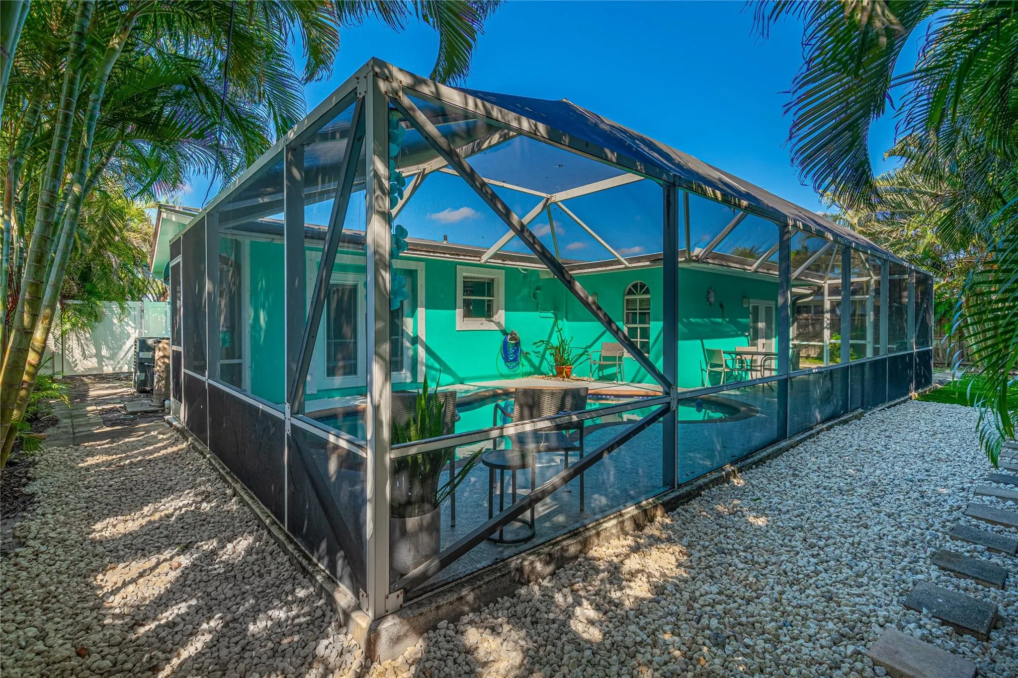 608 NE 24th Ave