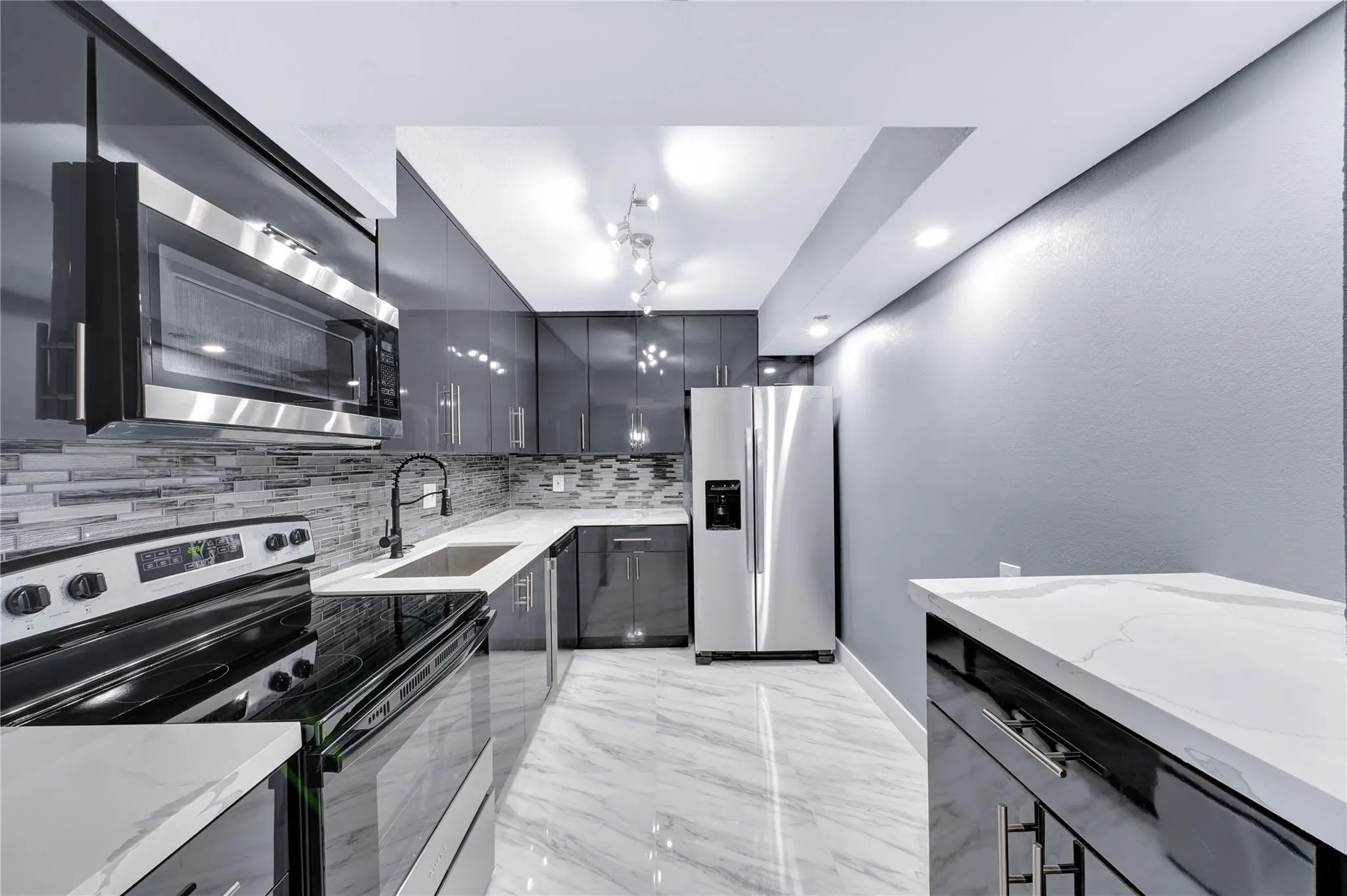 1100 Saint Charles Pl, #708