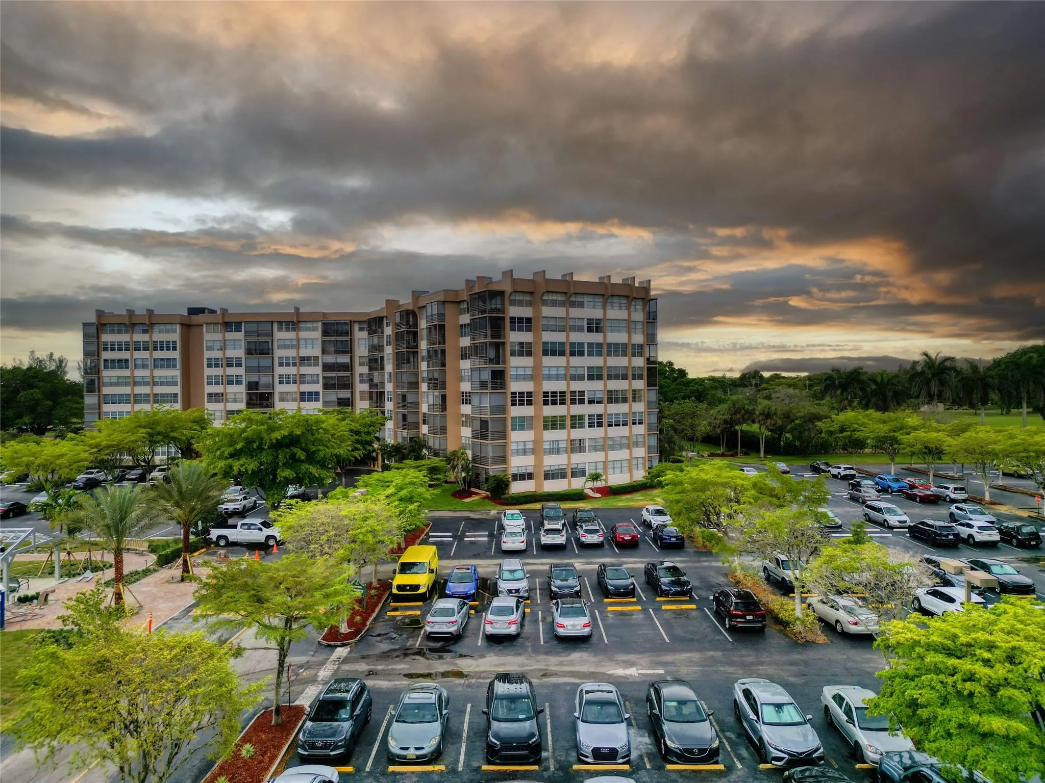 1100 Saint Charles Pl, #708