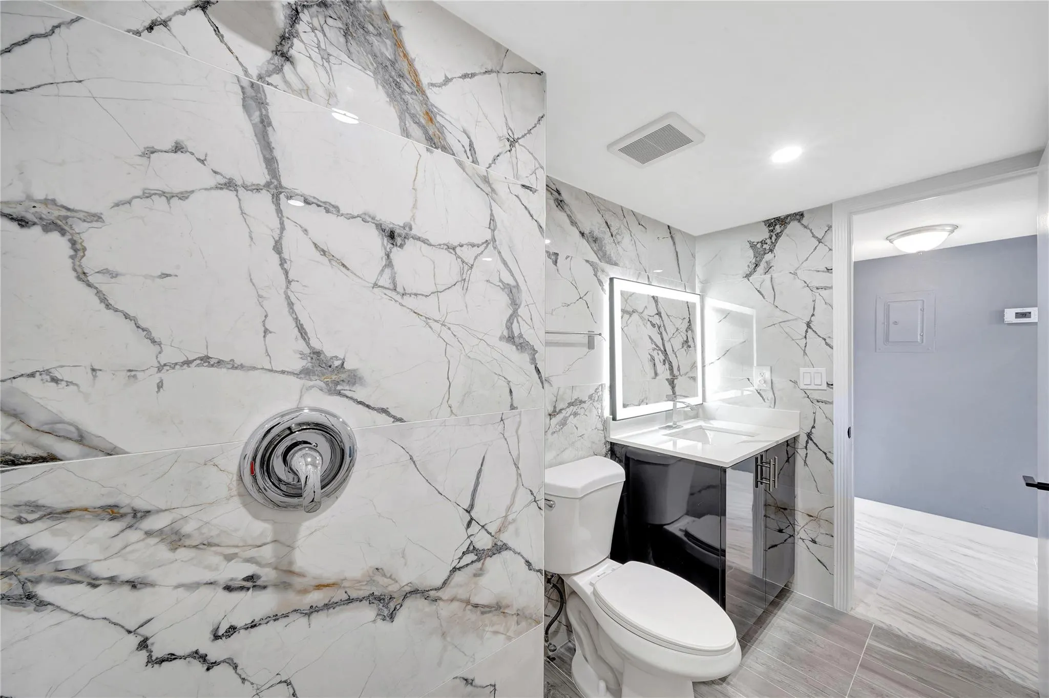 1100 Saint Charles Pl, #708