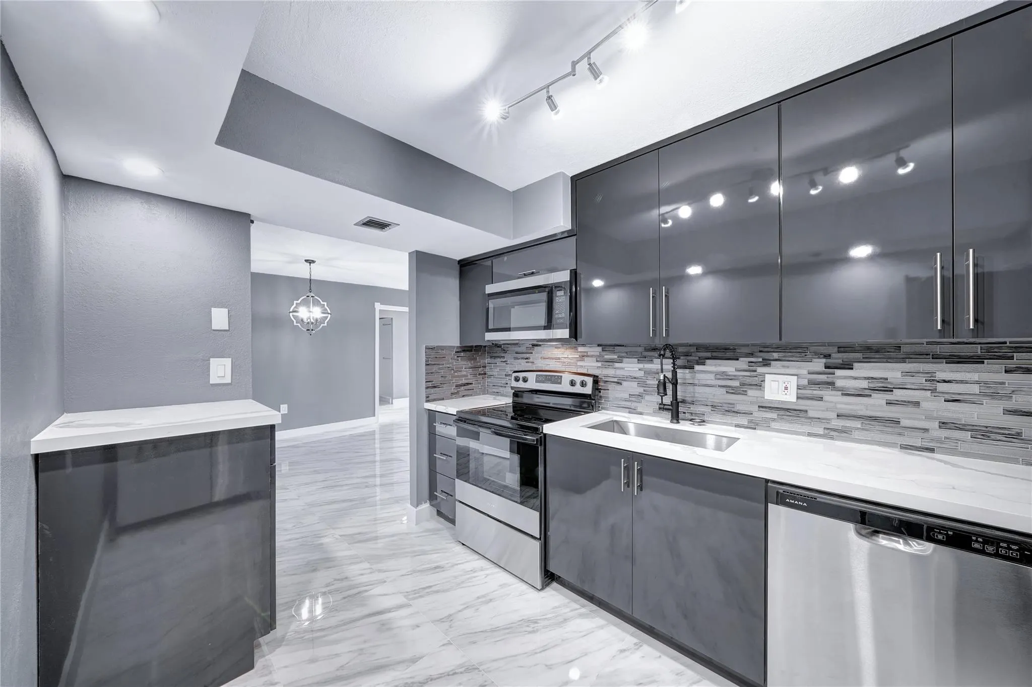 1100 Saint Charles Pl, #708