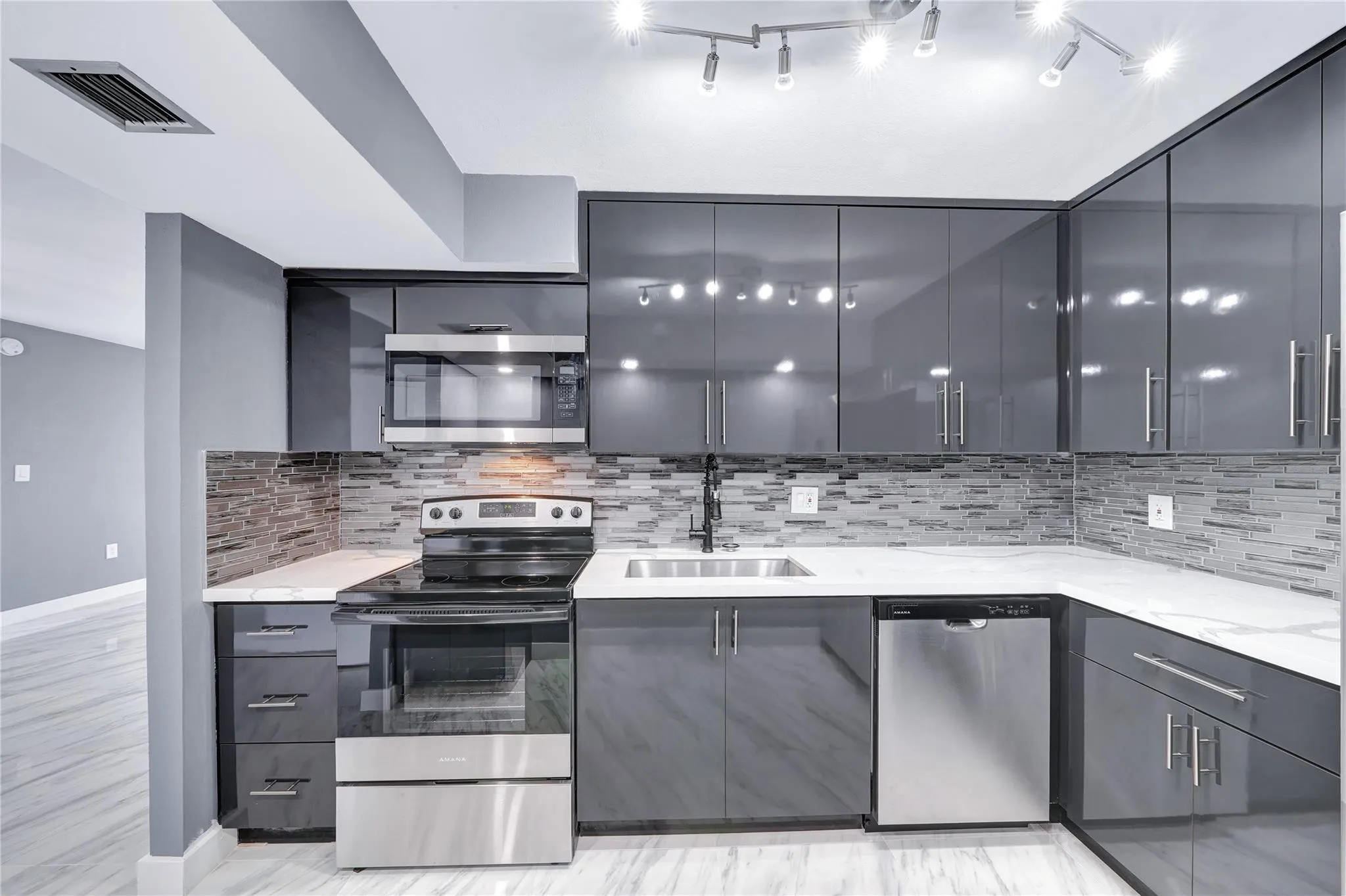 1100 Saint Charles Pl, #708