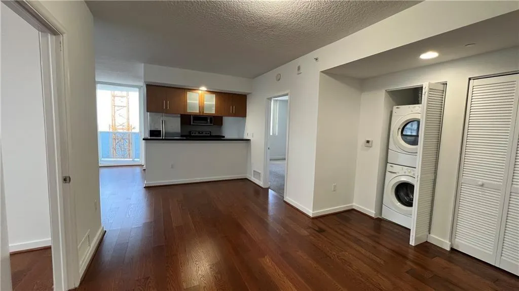 601 NE 23rd St, #902