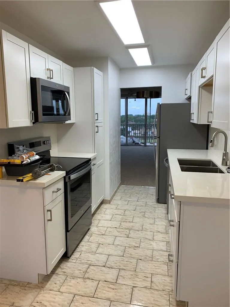 250 Jacaranda Dr, #611