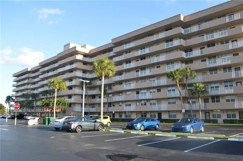 250 Jacaranda Dr, #611