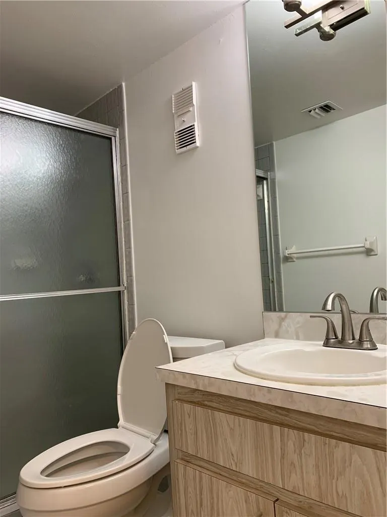 250 Jacaranda Dr, #611