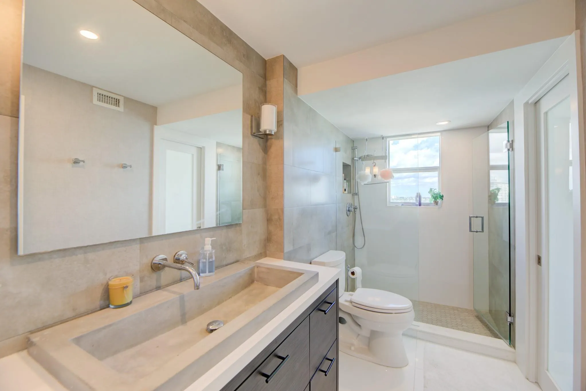 1 Las Olas Circle, #1102