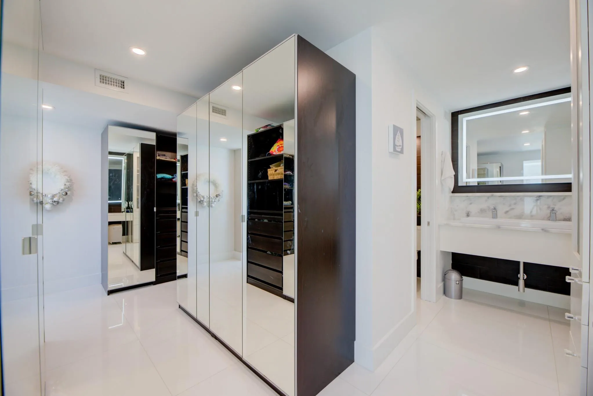 1 Las Olas Circle, #1102