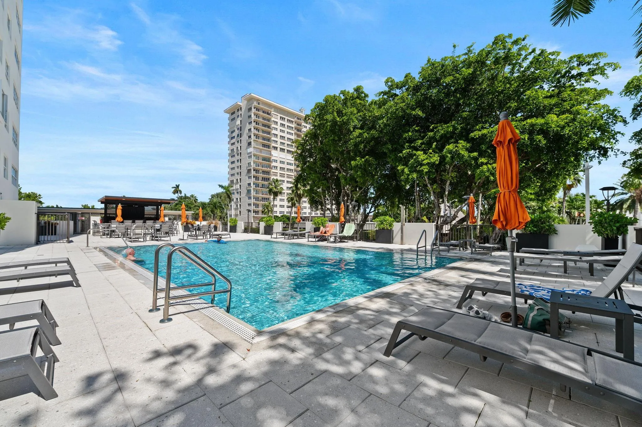 340 Sunset Dr, #401