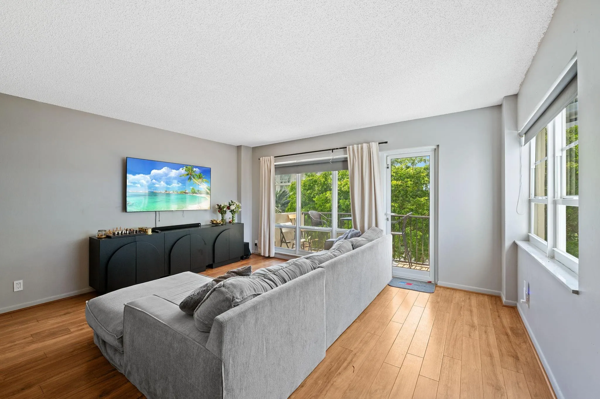 340 Sunset Dr, #401