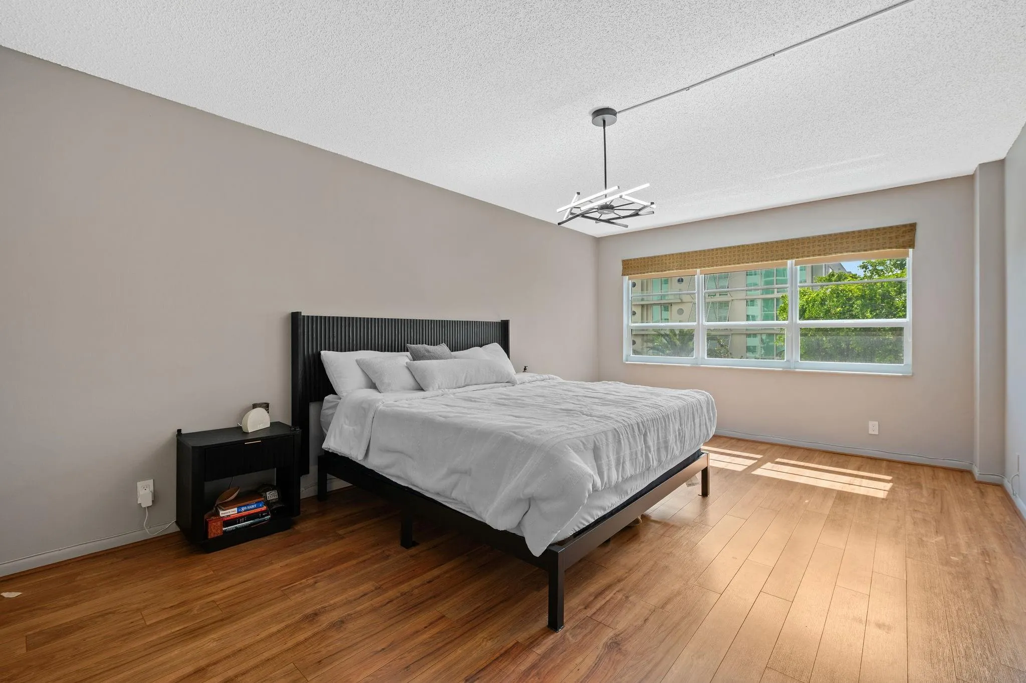 340 Sunset Dr, #401