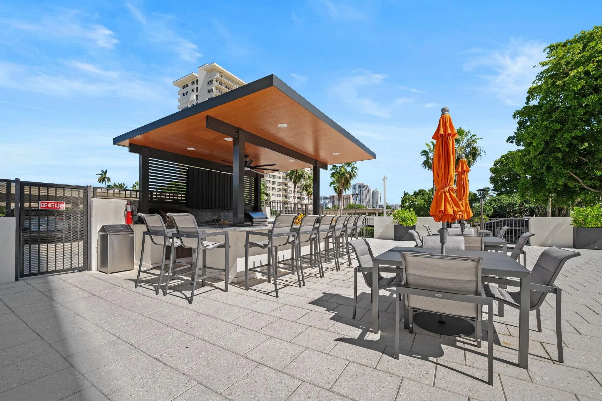 340 Sunset Dr, #401