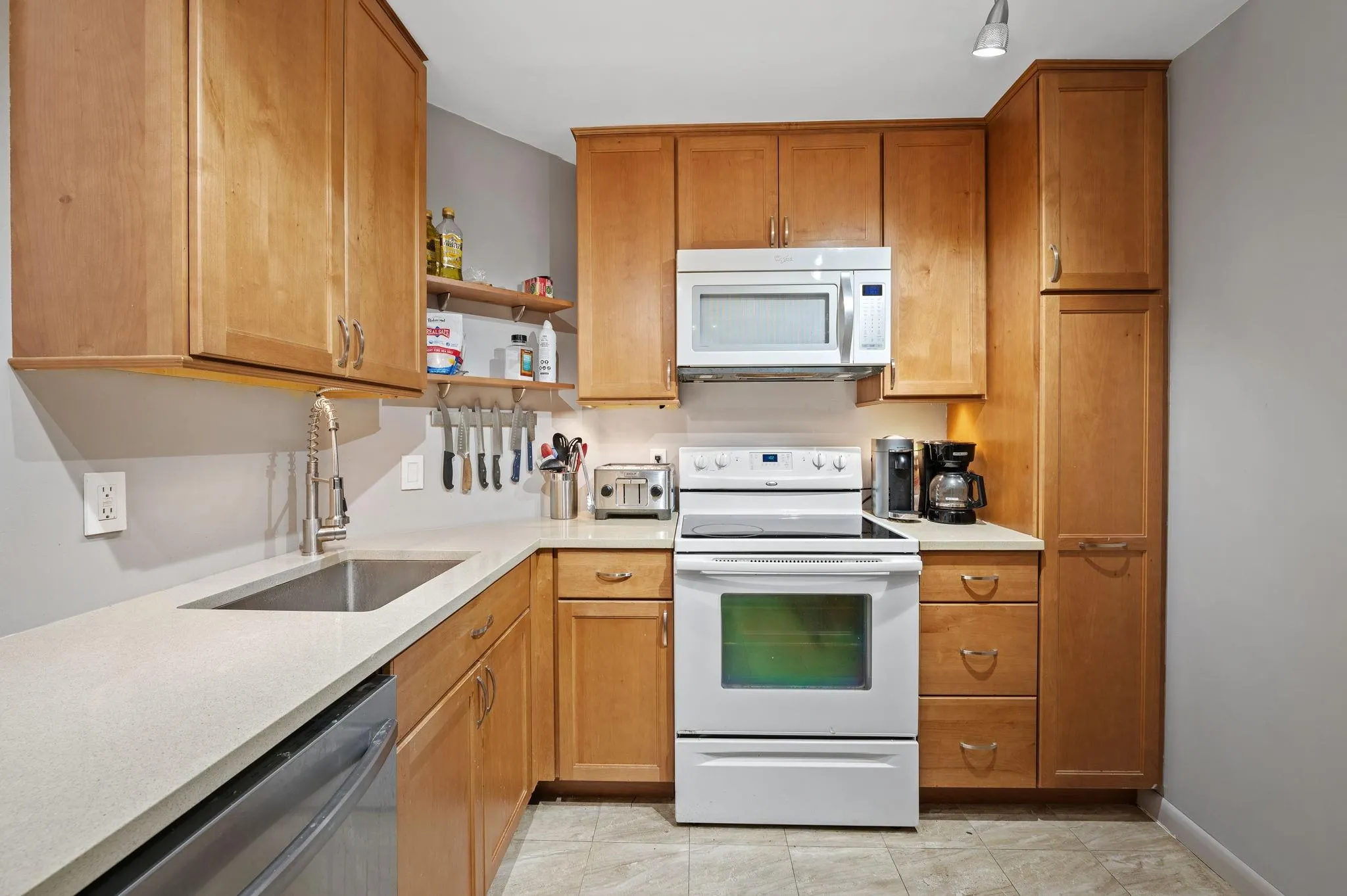 340 Sunset Dr, #401