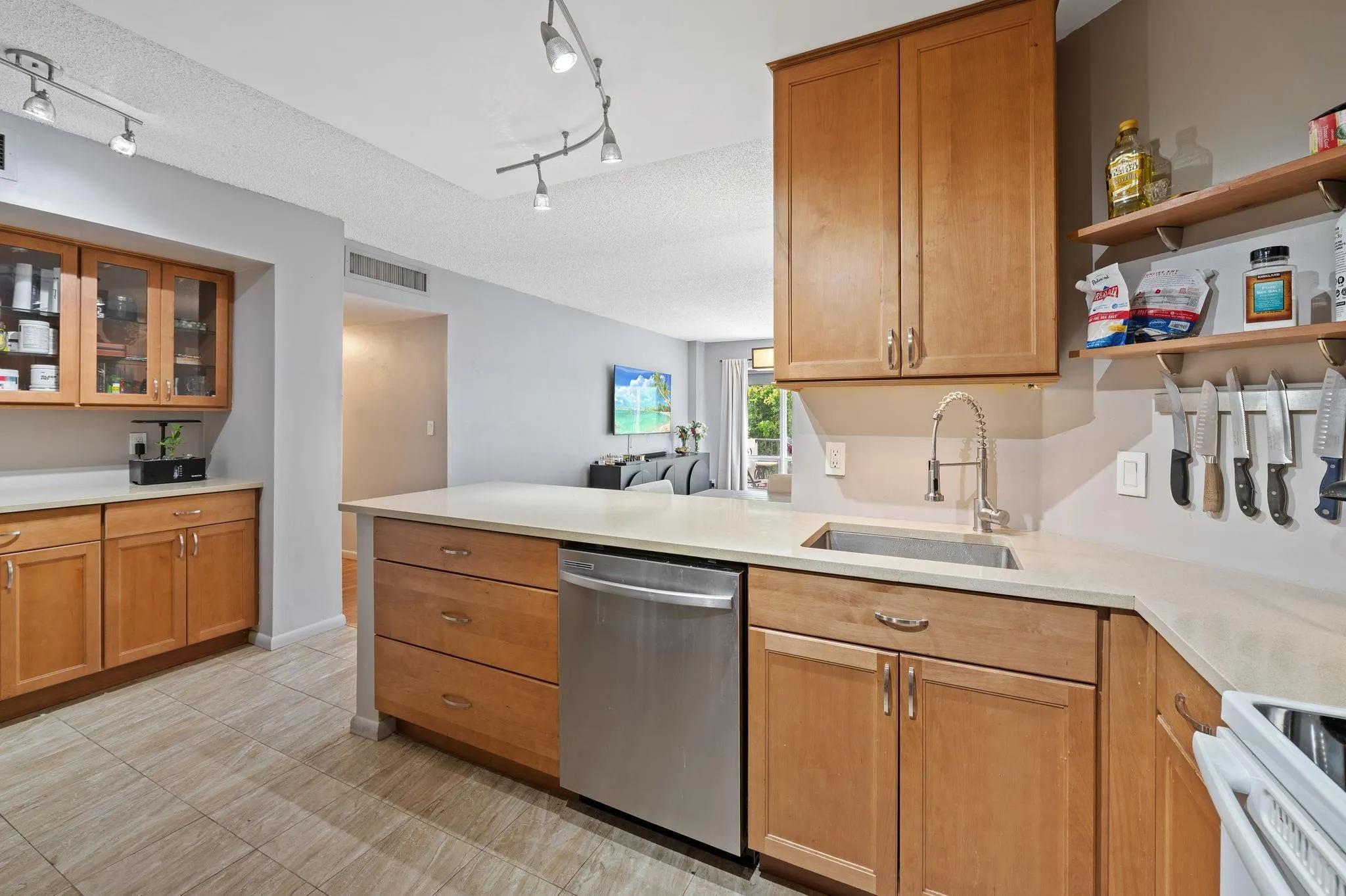 340 Sunset Dr, #401