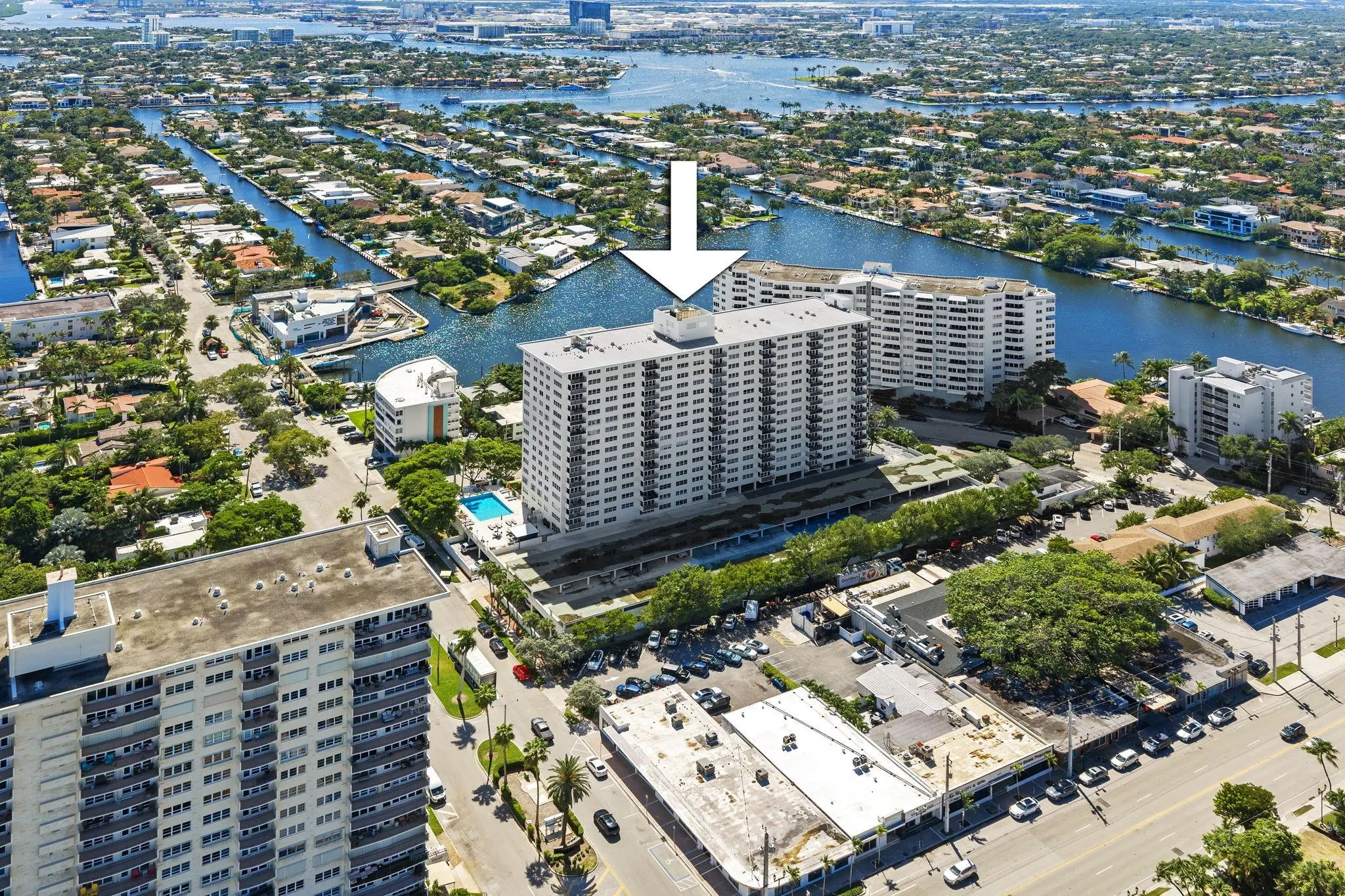 340 Sunset Dr, #401