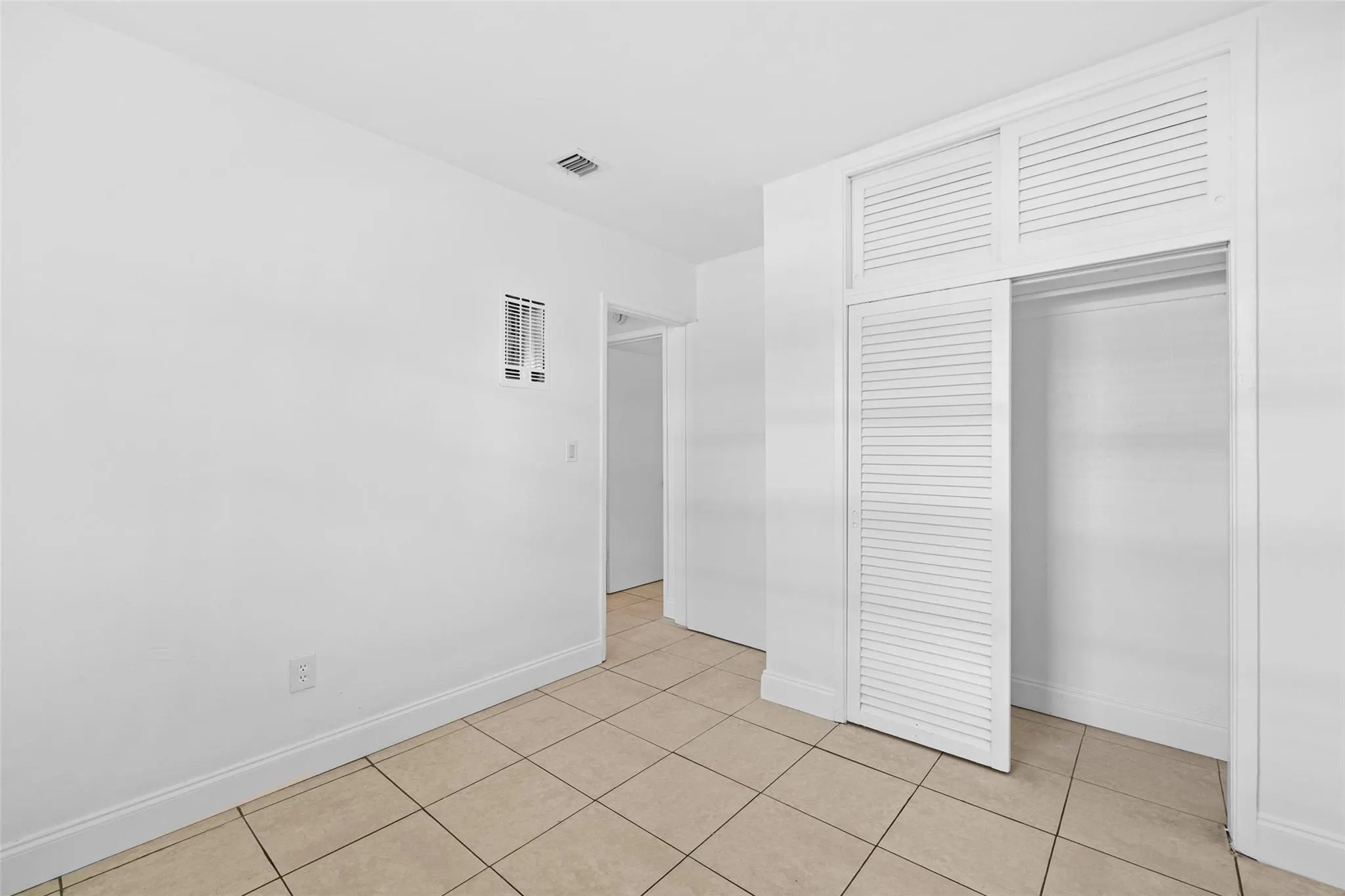 1023 NE 23rd Dr