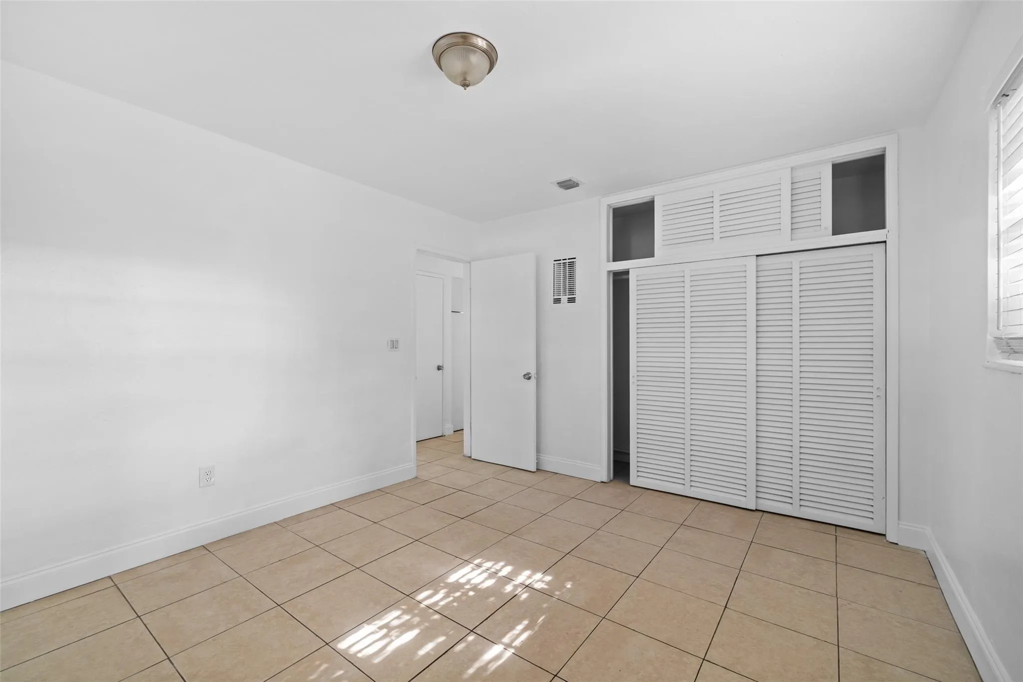 1023 NE 23rd Dr
