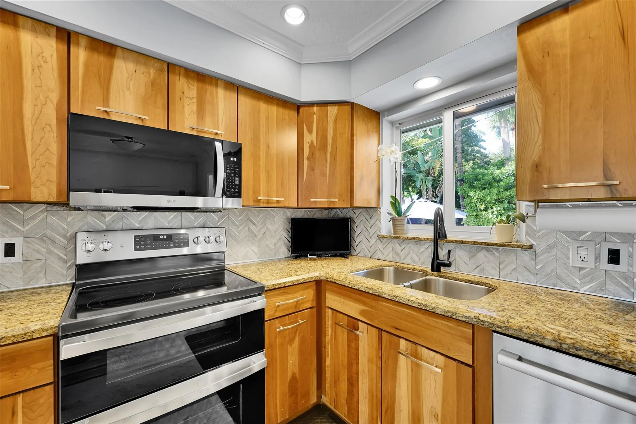 189 SE 2nd Ave