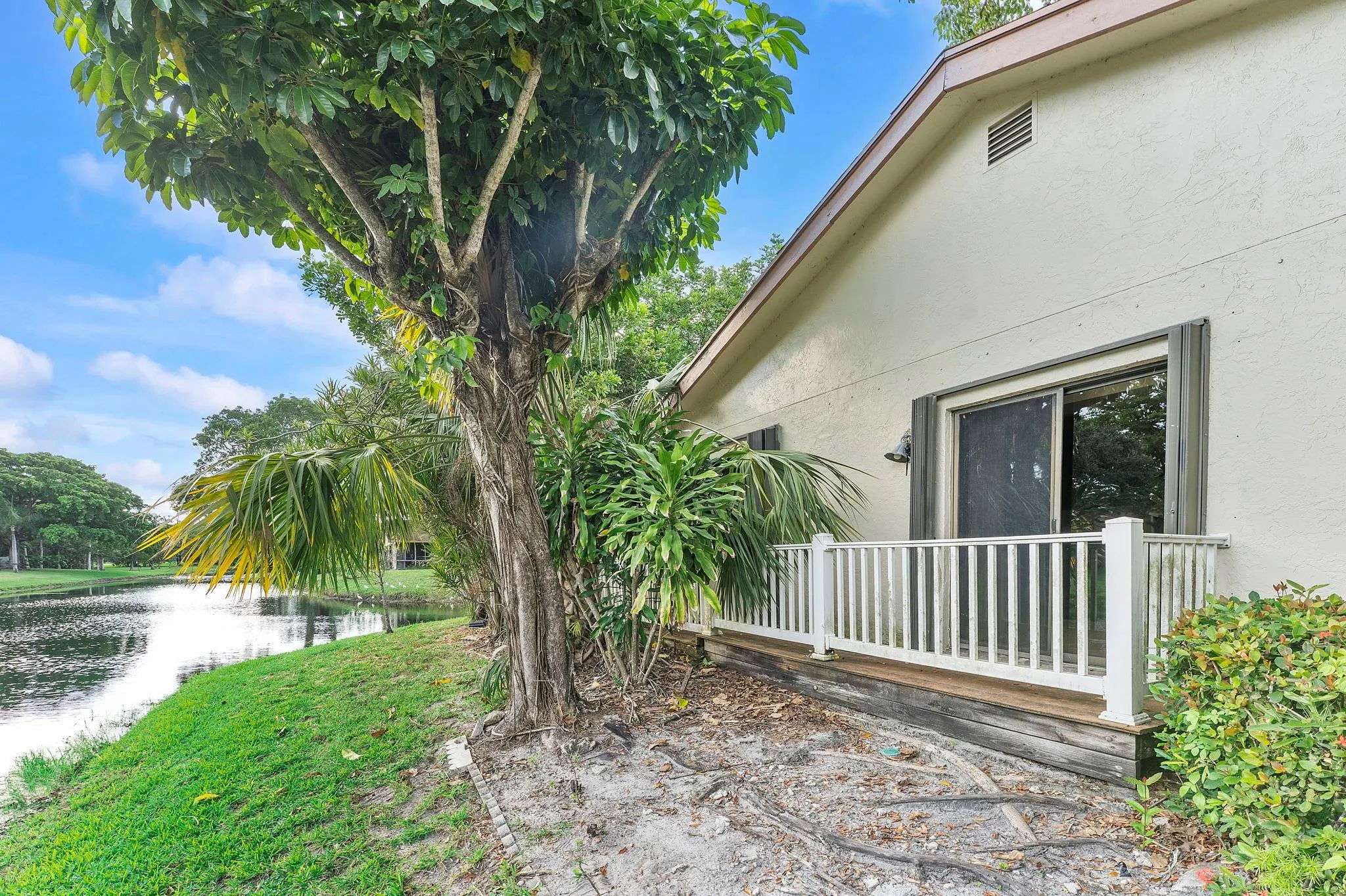 4289 Acacia Cir