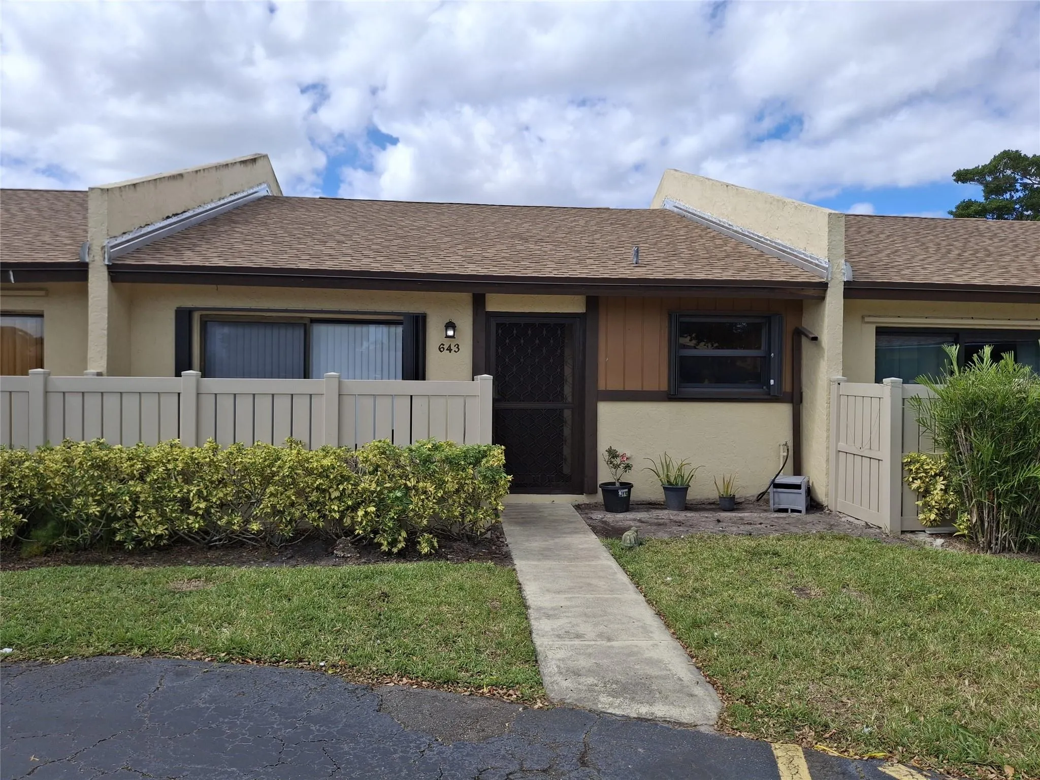 643 Banks Rd