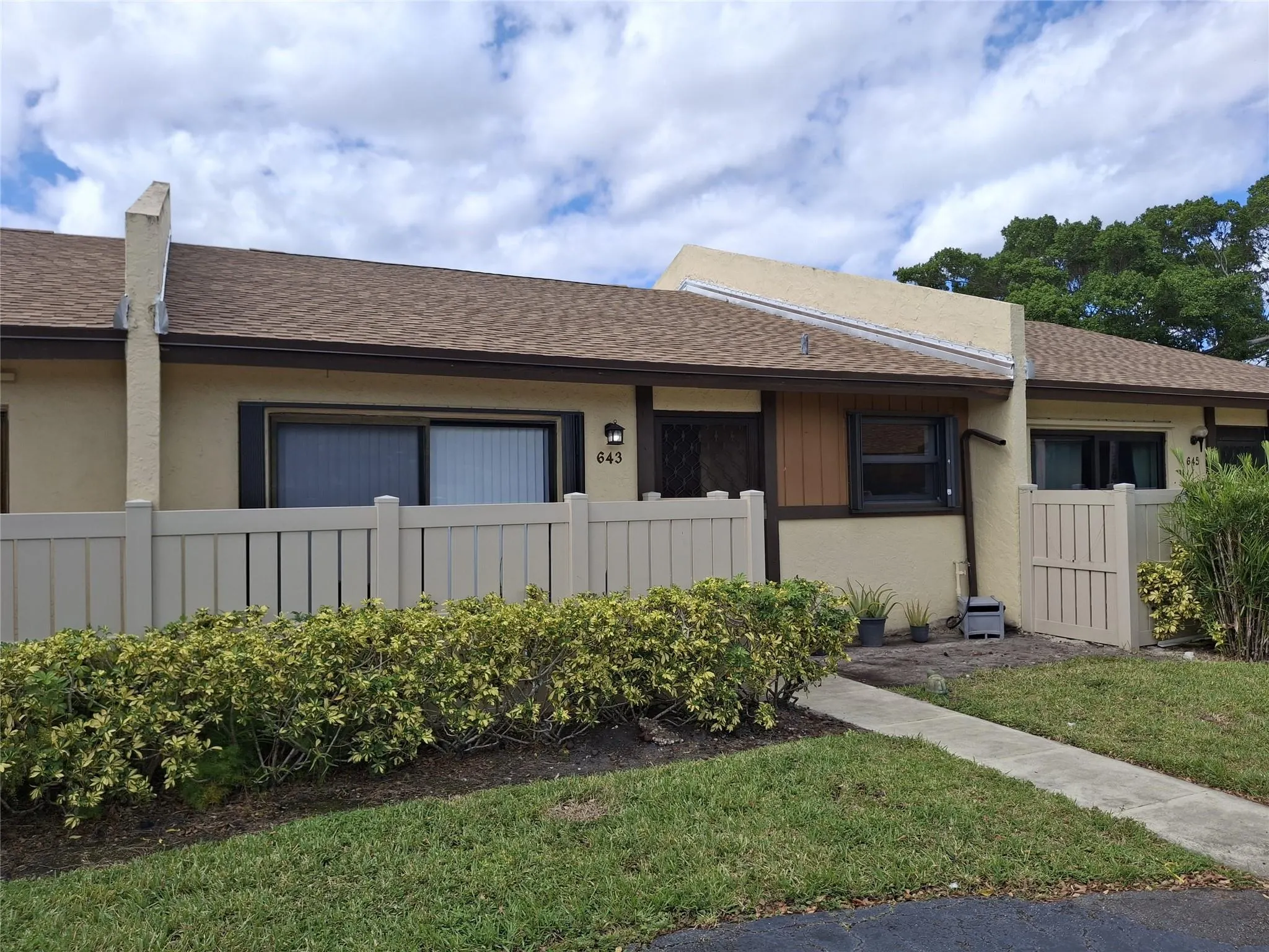 643 Banks Rd